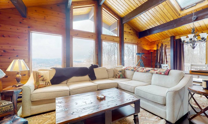 West Dover House | 232 m² House ∙ 4 bedrooms ∙ 8 guests