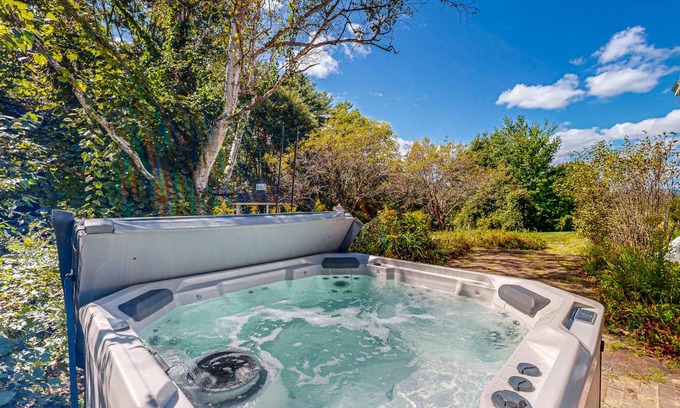 Clarendon House | 417 m² House ∙ 4 bedrooms ∙ 8 guests