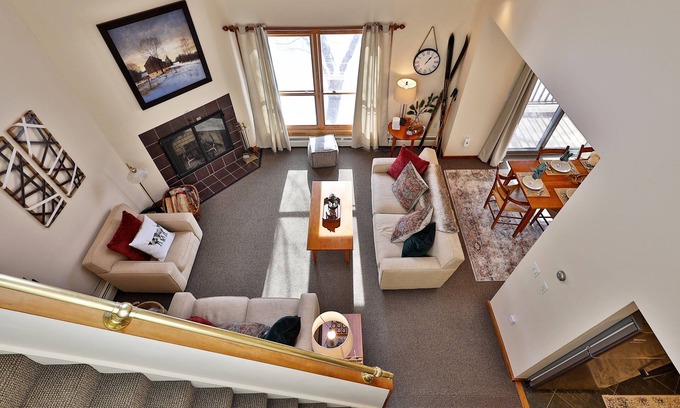 Central Vermont- Killington Condo | Beautifully Renovated Trail Creek #50 3BR/2BA Loft Condo. Close to slopes. AC.