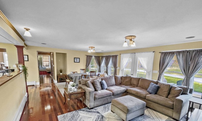 East Haven Rutland County House | Calimont - Hot Tub- Pet Friendly - Minutes to Killington/Pico