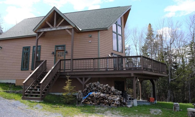 Searsburg Cabin | Chalet with Amazing views+ Hot Tub + privacy