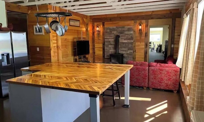 Charleston Cabin | Cozy 1-bedroom home with spectacular sunsets, private deck and full fitness gym