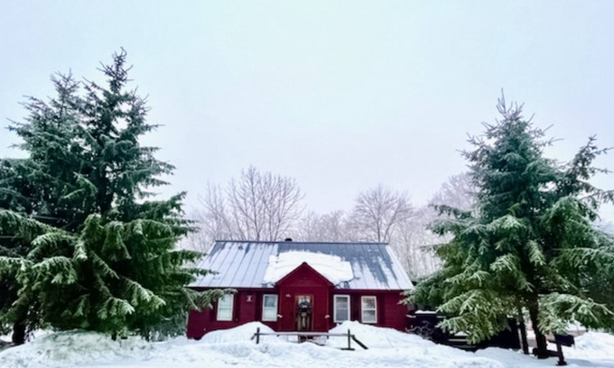 Mount Holly House | Dog-friendly getaway with mountain views, games, & deck - near skiing & trails