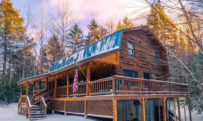 Mount Holly Cabin | Log Cabin+ 5 Min to Ski Okemo! + Hot Tub!