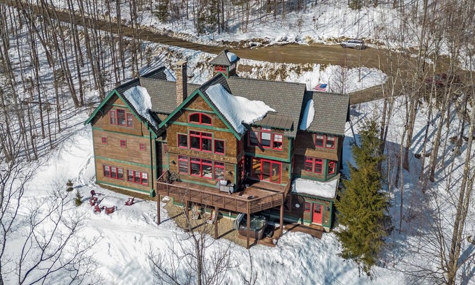 Ludlow House | Mountainside 5-BR Ski-In/Out Okemo Estate