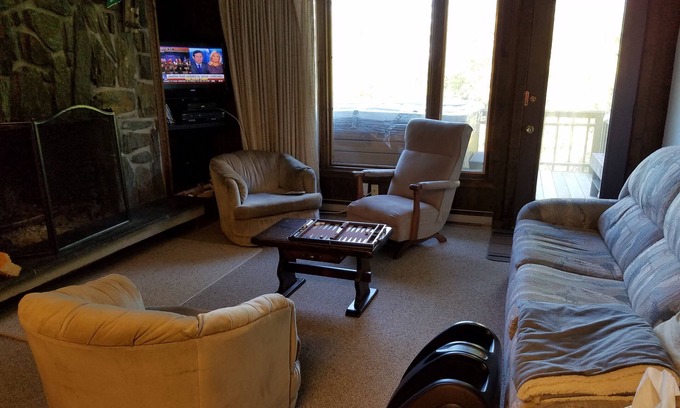 Killington House | Ski-on/ski-off Pico townhouse close to Killington Resort