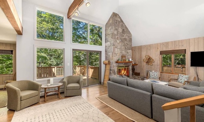 Stratton Mountain House | Updated Ski townhome with shuttle service to Stratton Mountain! 3BD/3BA + loft