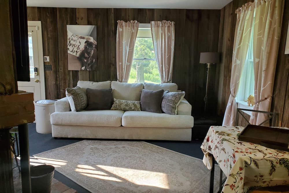 Photo of Livingroom in Danby