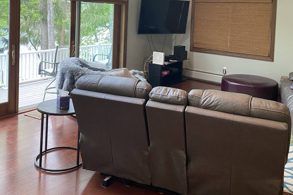 Photo of Livingroom in Poultney
