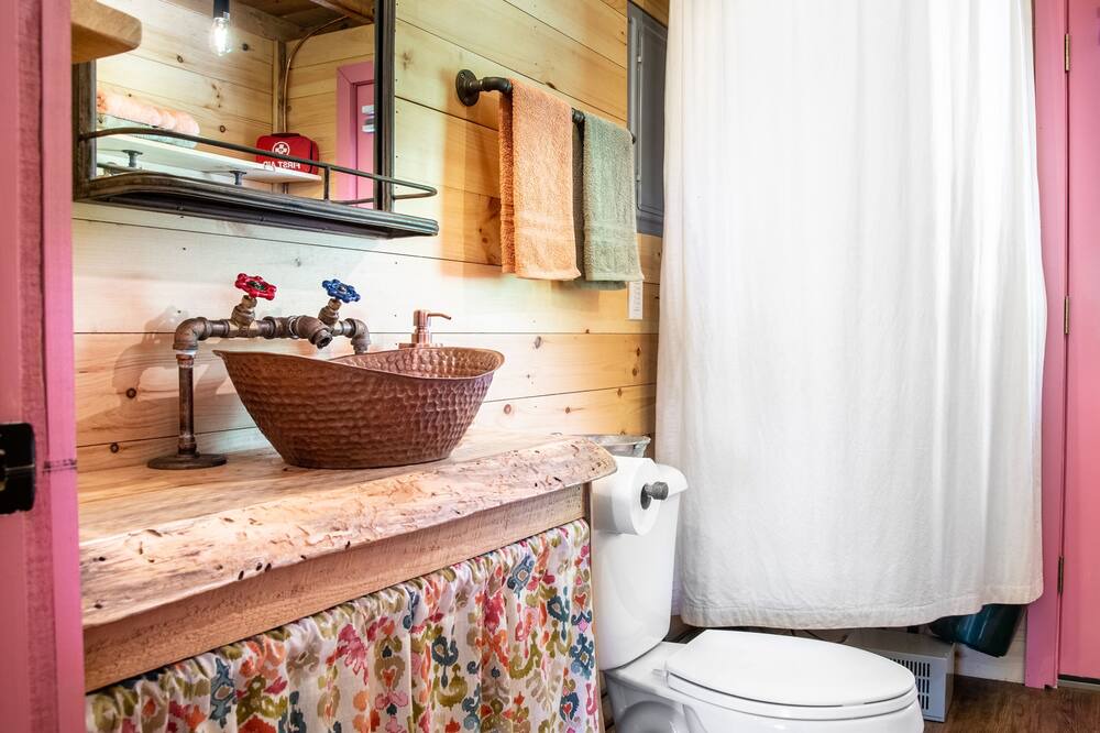 Photo of Bathroom in Roxbury
