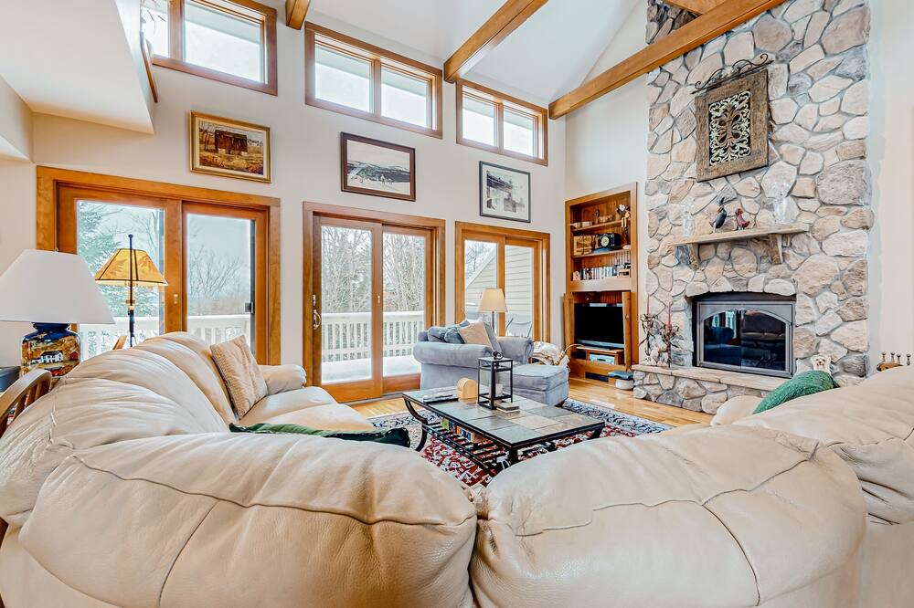 Photo of Livingroom in Bromley Mountain
