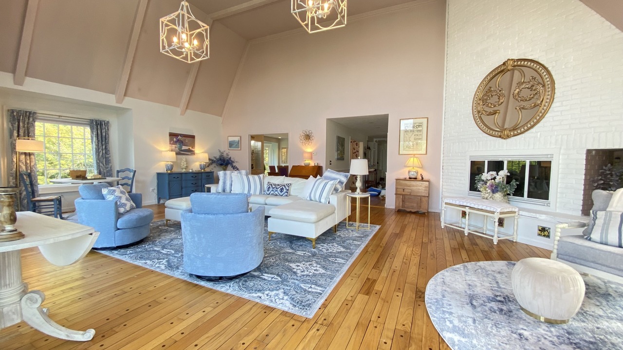 Photo of Livingroom in Danby