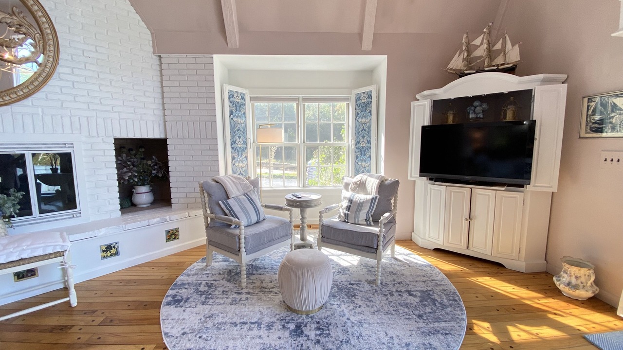 Photo of Livingroom in Danby