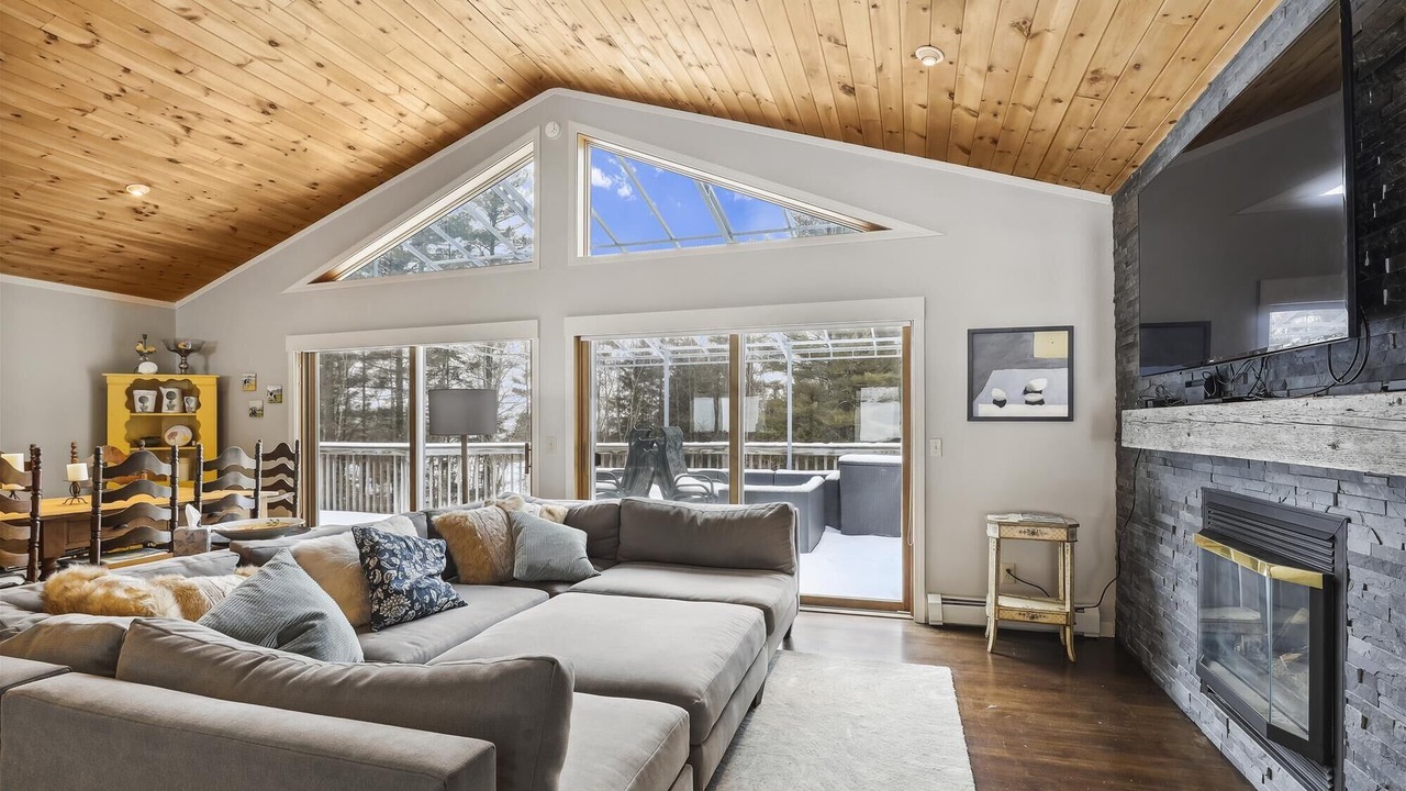 Photo of Livingroom in Stowe Hollow