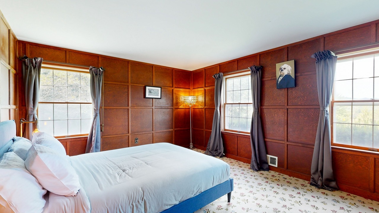 Photo of Bedroom in Clarendon
