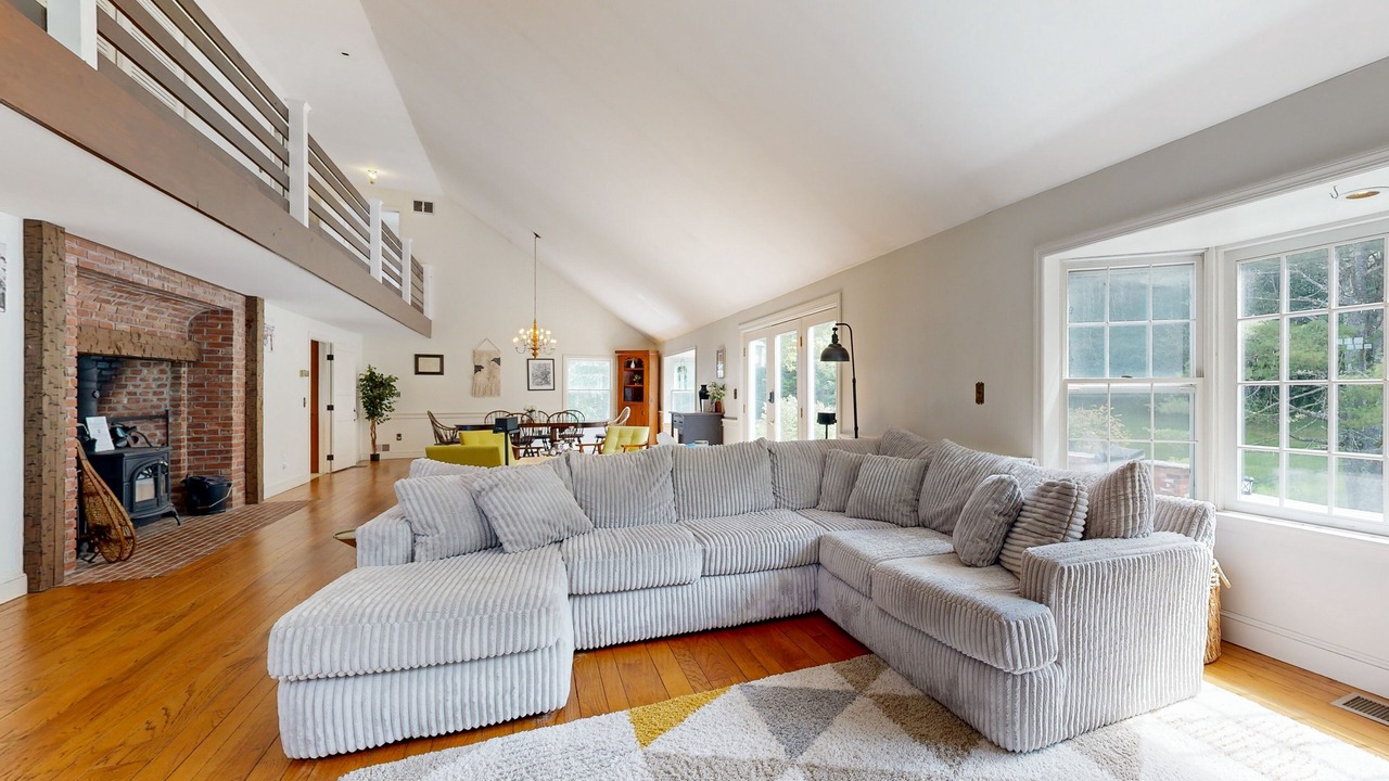 Photo of Livingroom in Clarendon