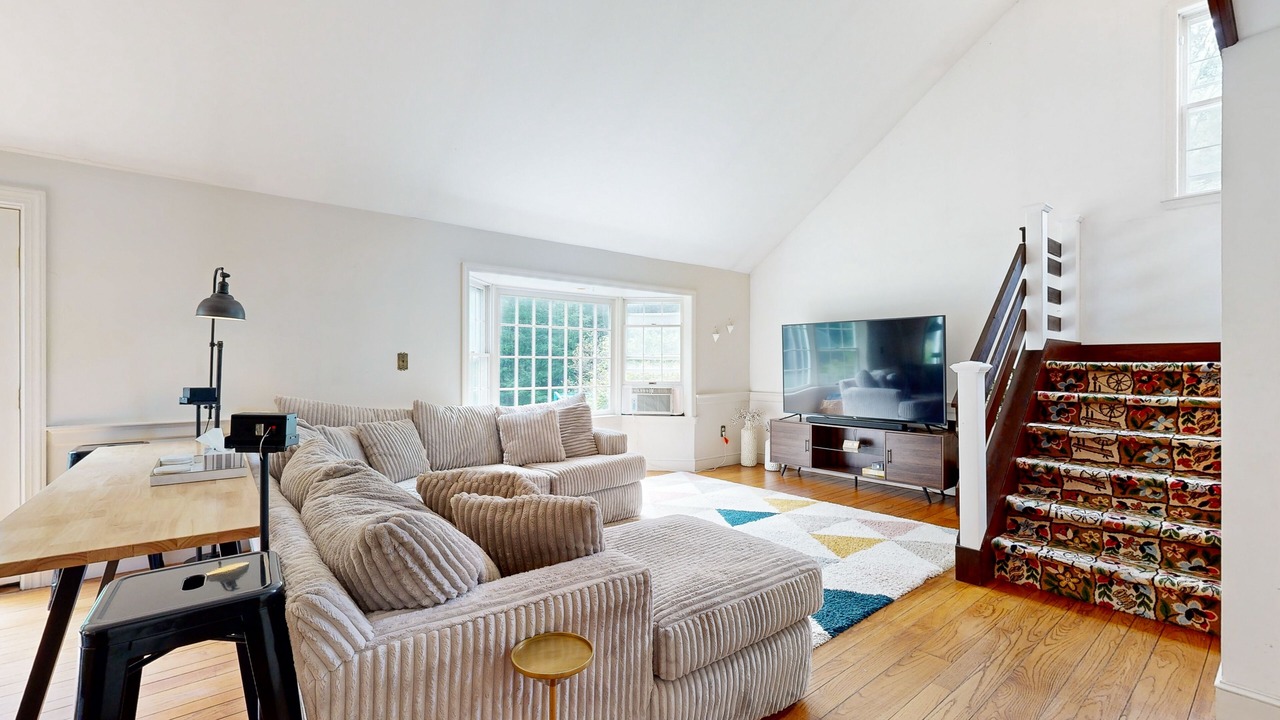 Photo of Livingroom in Clarendon