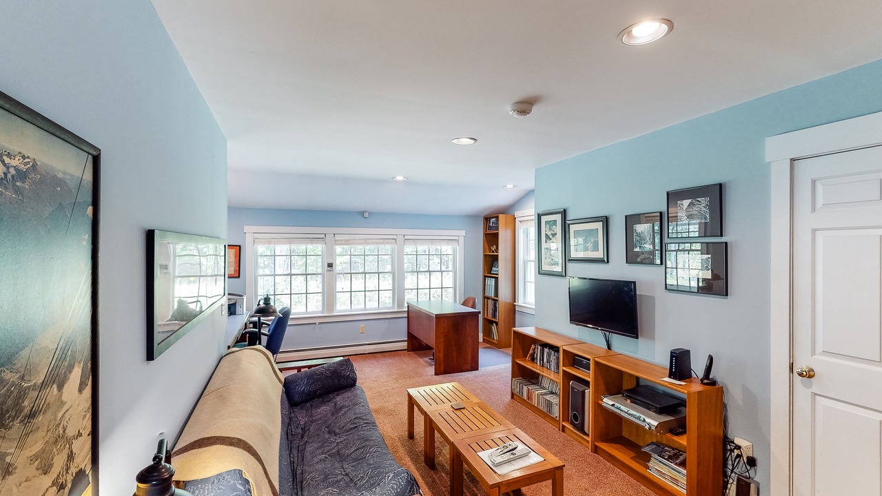 Photo of Livingroom in South Londonderry