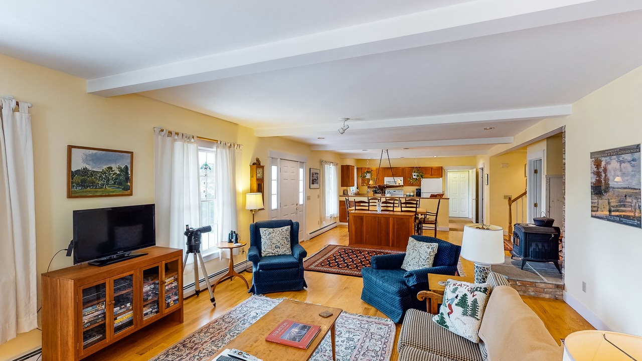 Photo of Livingroom in South Londonderry