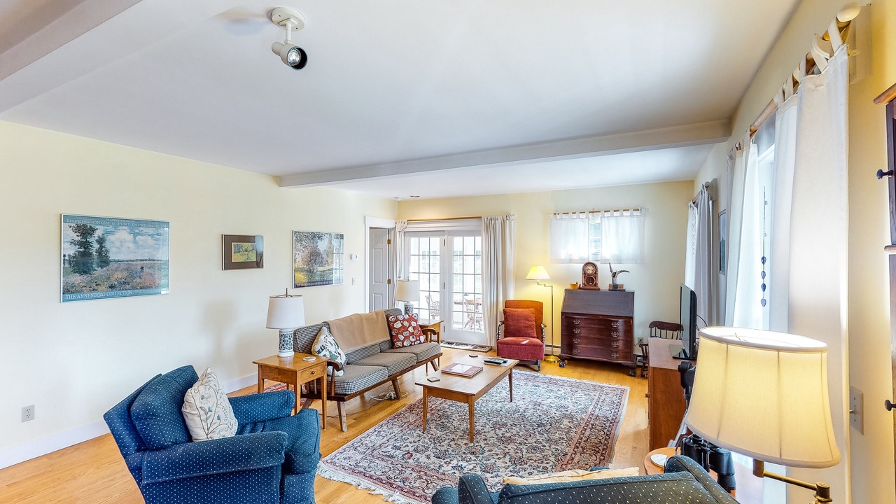 Photo of Livingroom in South Londonderry