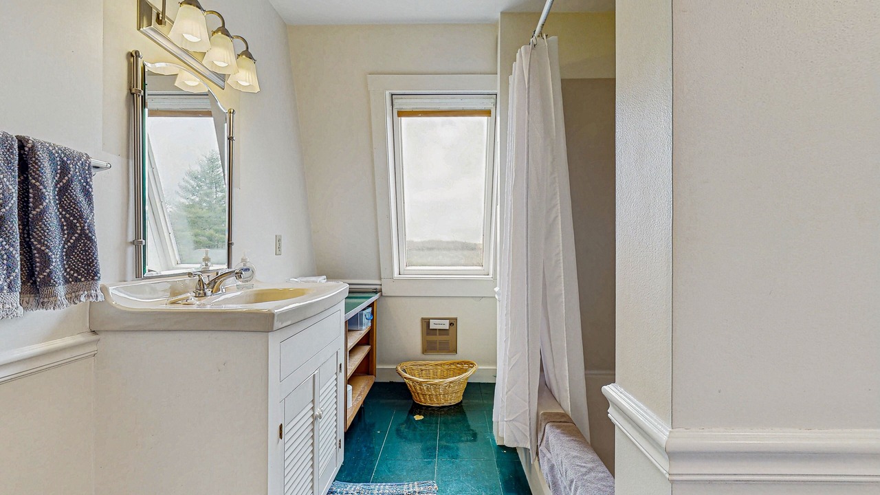 Photo of Bathroom in Reading