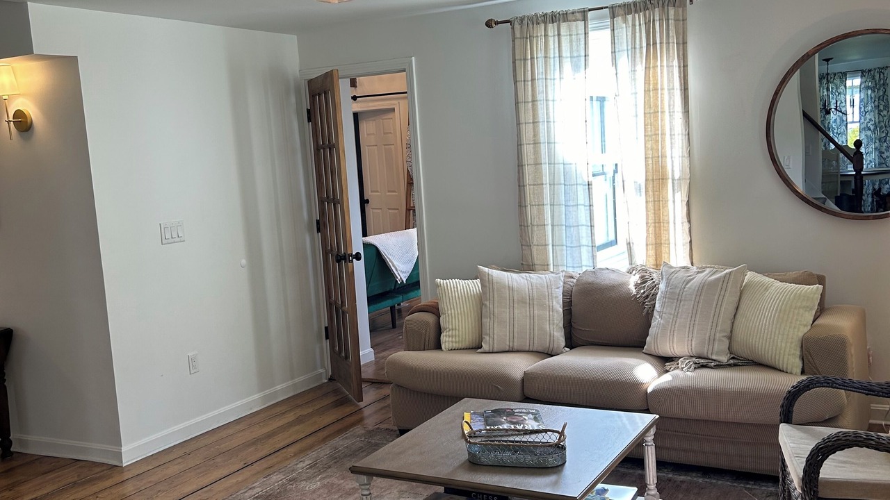 Photo of Livingroom in South Londonderry