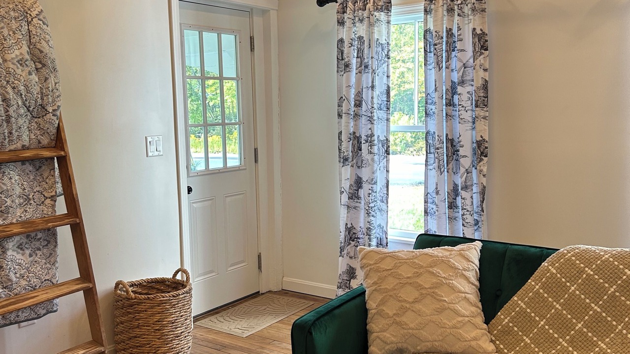 Photo of Livingroom in South Londonderry