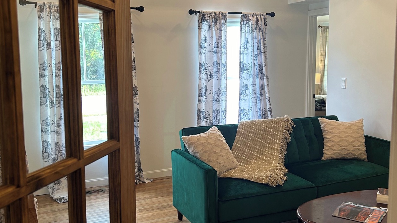 Photo of Livingroom in South Londonderry