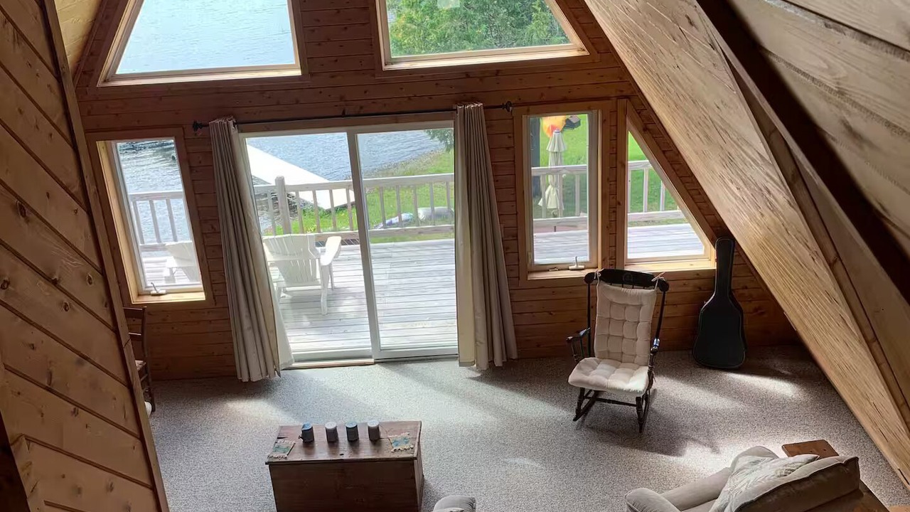 Photo of Livingroom in Glover