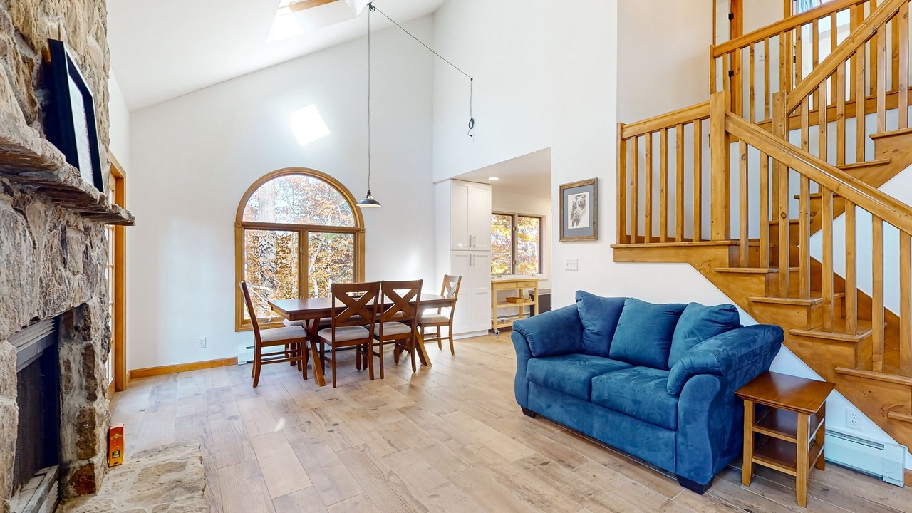 Photo of Livingroom in Mountain Acres