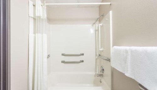Queen Room - Disability Access/Non-Smoking